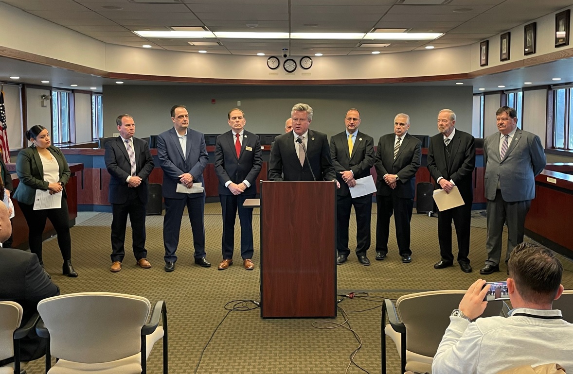 Senator Lewis' Legislative Update Senator Lewis